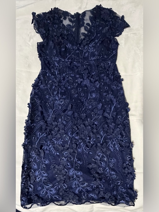 Carmen Marc Valvo Dresses & Skirts - Carmen Marc Valvo Navy 3D Floral Midi Dress